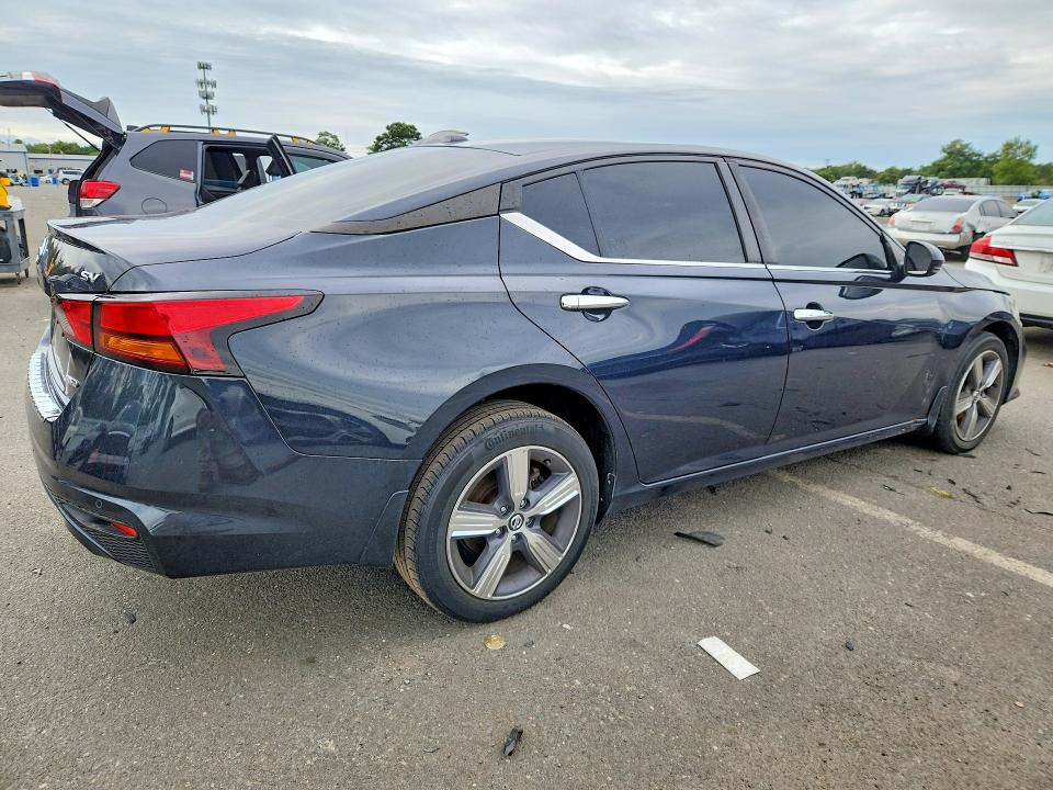 Photo 3 from auction – 2022 NISSAN ALTIMA with VIN 1N4BL4DW0NN349567