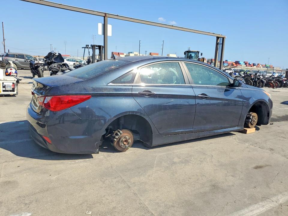 Photo 3 from auction – 2014 HYUNDAI SONATA with VIN 5NPEB4AC8EH902275