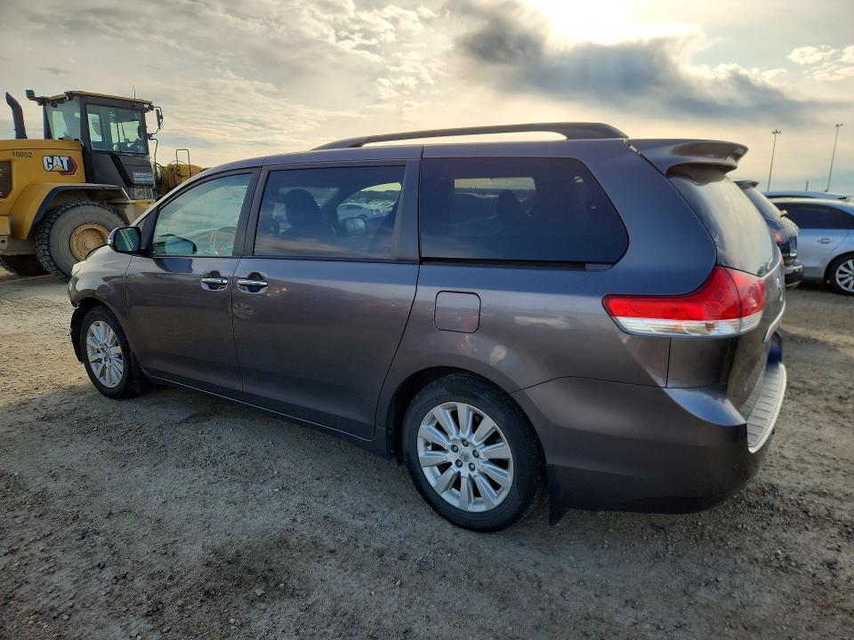 Снимка 2 от търг – 2014 TOYOTA SIENNA с VIN 5TDDK3DC3ES076768