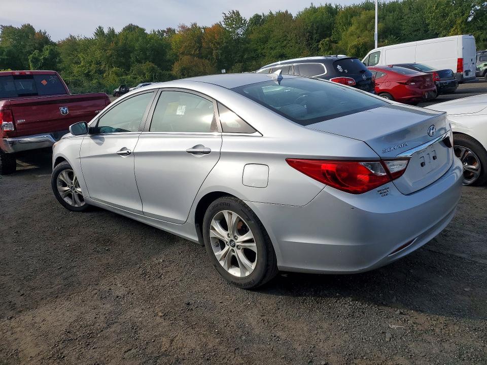 Photo 2 from auction – 2011 HYUNDAI SONATA with VIN 5NPEB4AC1BH045857