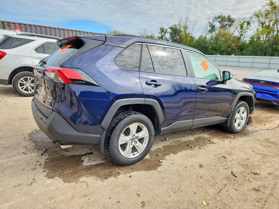 Photo 3 from auction – 2020 TOYOTA RAV4 with VIN 2T3P1RFV9LC064168