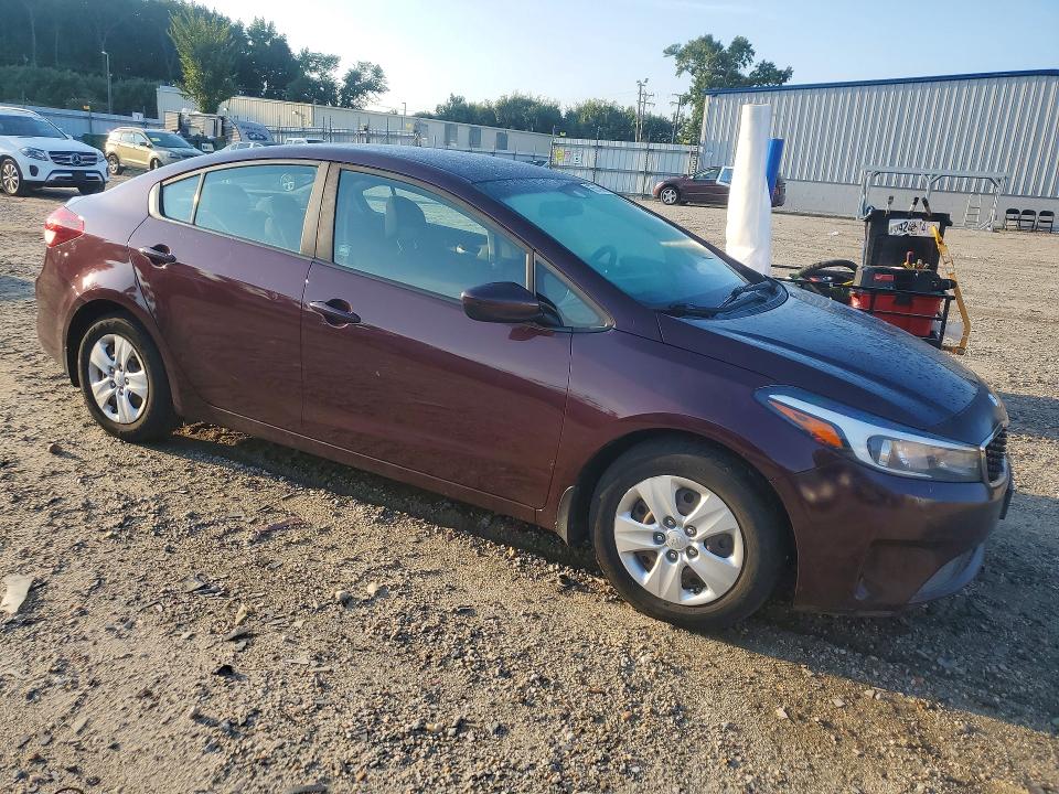 صورة رقم 4 من المزاد - 2017 KIA FORTE مع VIN 3KPFK4A76HE123652