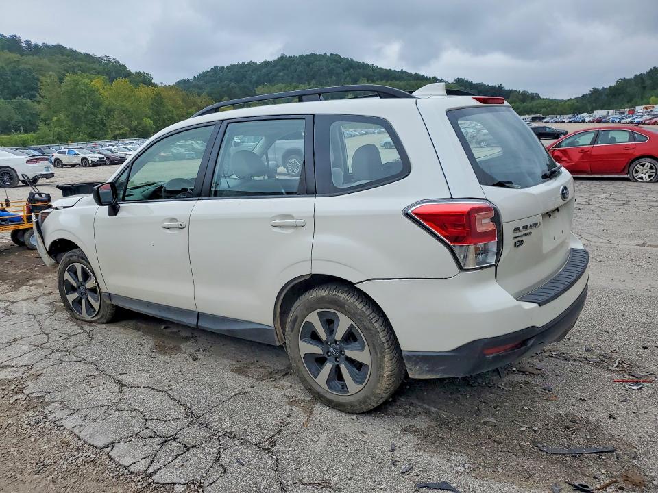 Снимка 2 от търг – 2017 SUBARU FORESTER с VIN JF2SJABC7HH460418
