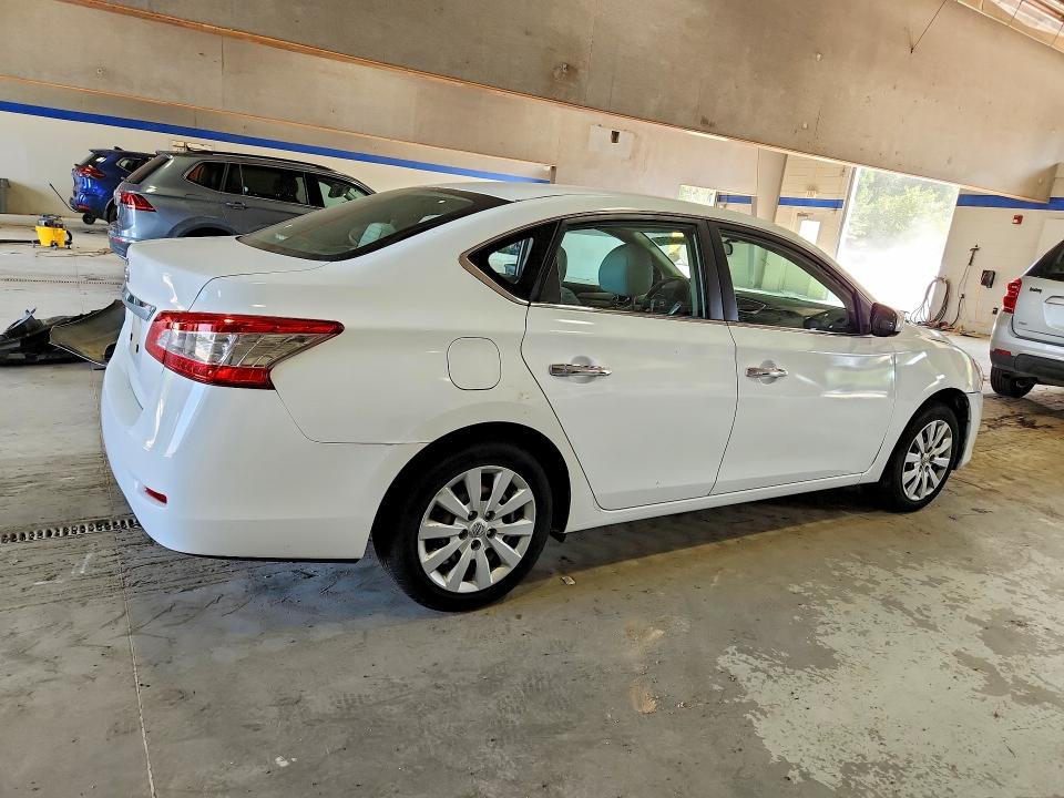 Photo 3 from auction – 2015 NISSAN SENTRA with VIN 3N1AB7AP0FY335621