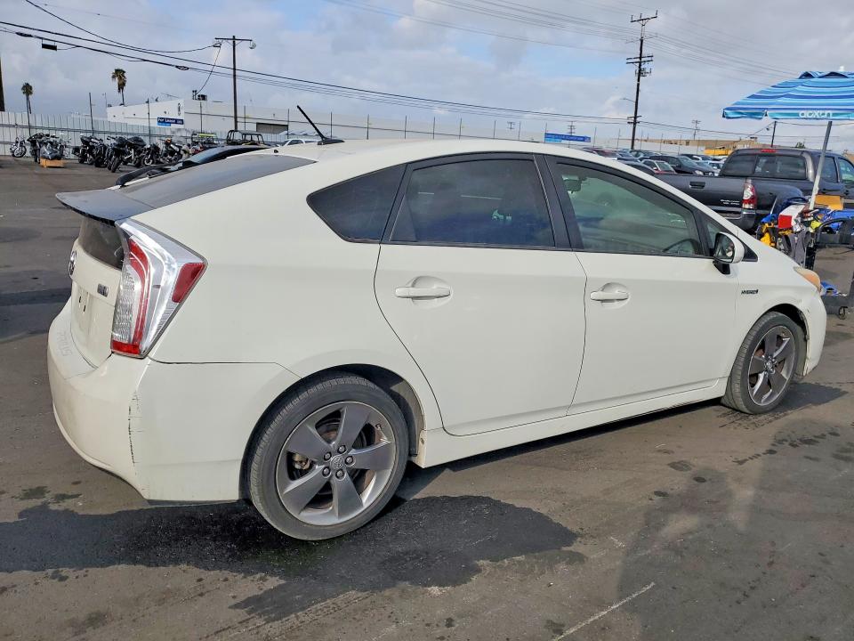 Photo 3 from auction – 2013 TOYOTA PRIUS with VIN JTDKN3DU8D1663437