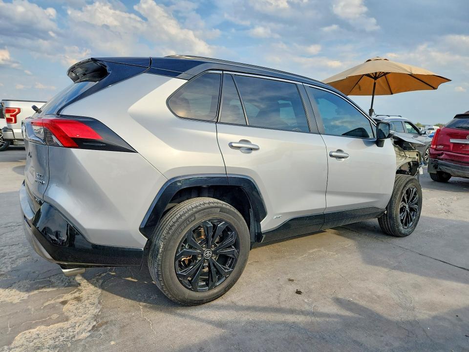 Фото 3 с аукциона – 2022 TOYOTA RAV4 с VIN 2T3E6RFV6NW032160