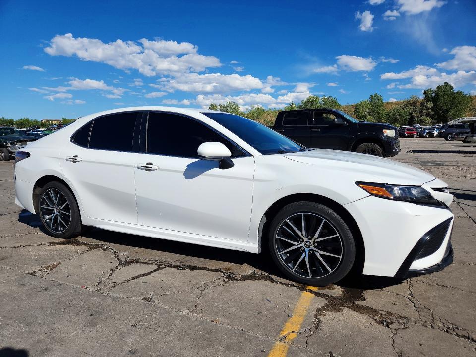 Photo 4 from auction – 2021 TOYOTA CAMRY with VIN 4T1G11AK2MU464712