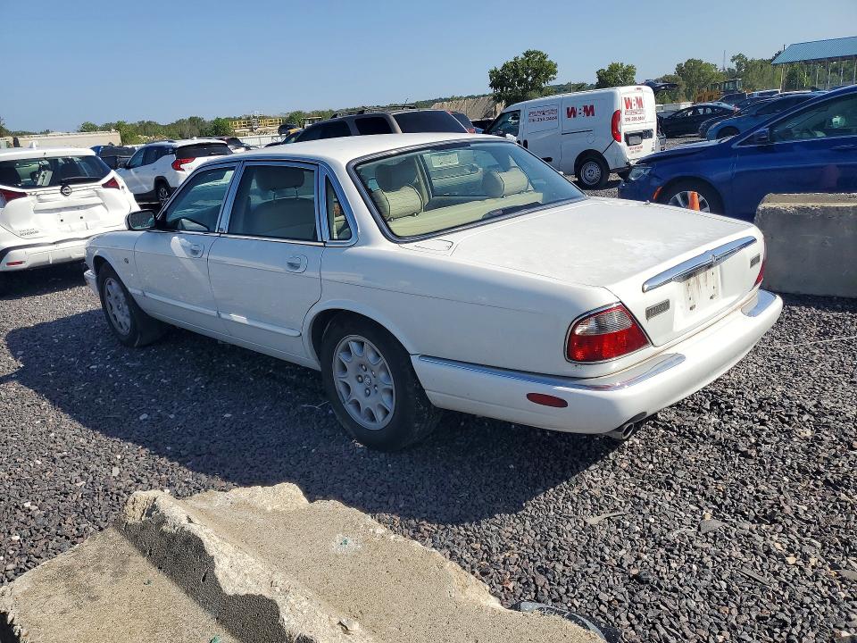 Снимка 2 от търг – 1999 JAGUAR XJ8 с VIN SAJHX1046XC858719