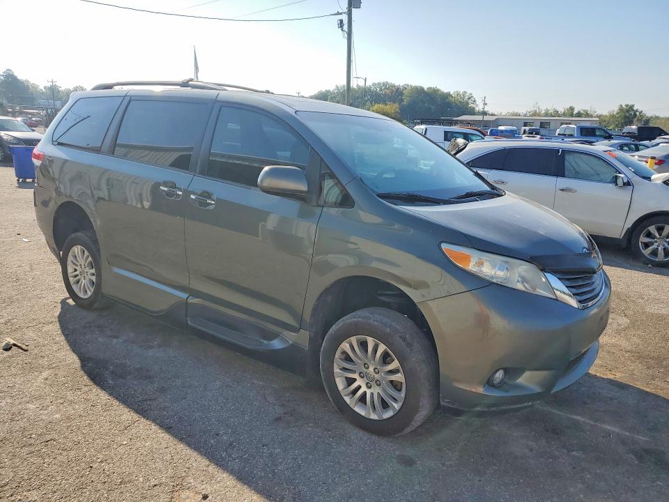 Photo 4 from auction – 2013 TOYOTA SIENNA with VIN 5TDYK3DC2DS379900