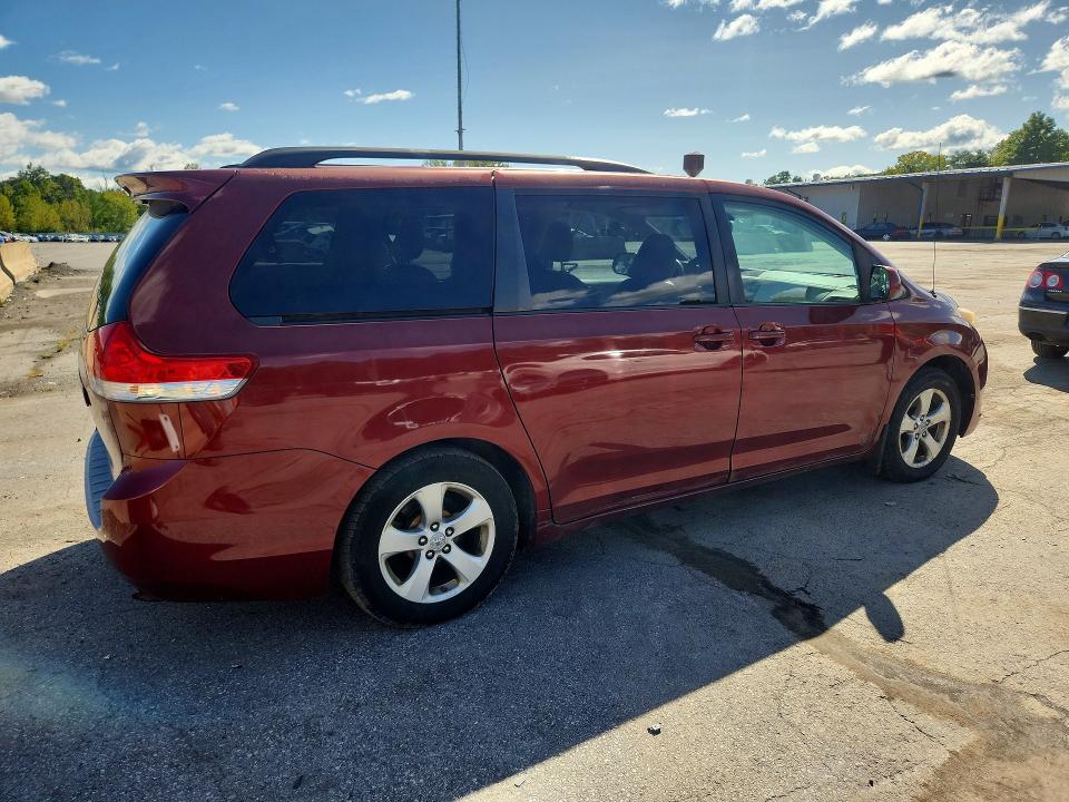 Photo 3 from auction – 2011 TOYOTA SIENNA with VIN 5TDKK3DC1BS106790