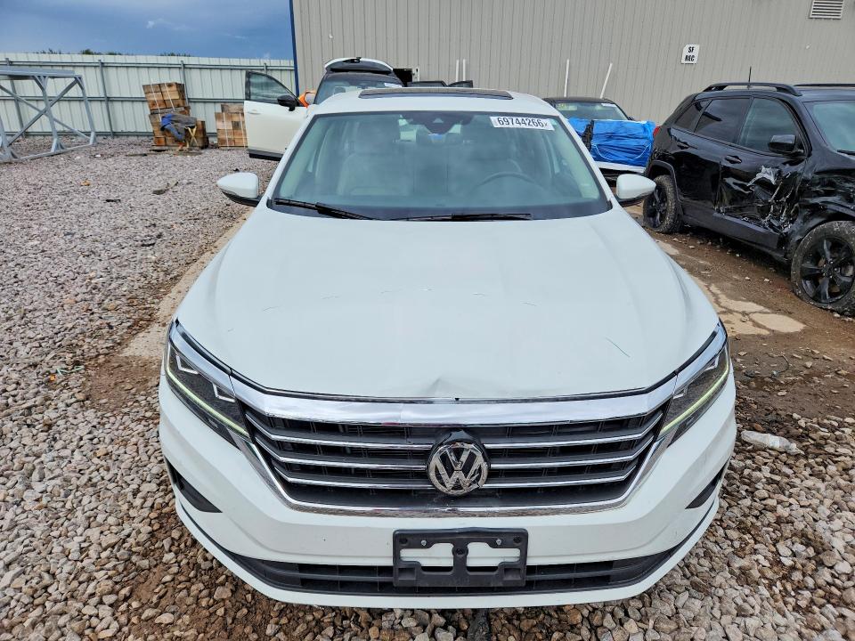 Photo 5 from auction – 2022 VOLKSWAGEN PASSAT with VIN 1VWSA7A35NC001963