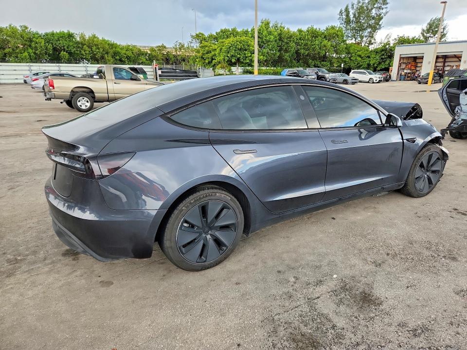 Снимка 3 от търг – 2025 TESLA MODEL 3 с VIN 5YJ3E1EA7SF940337