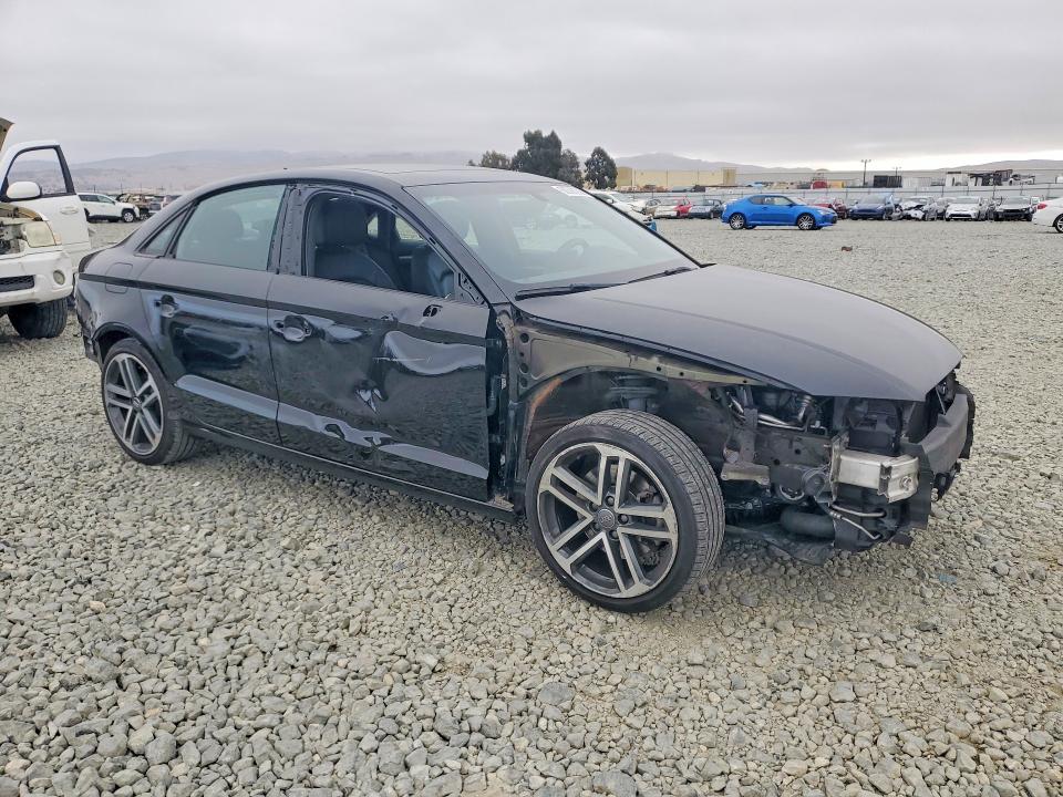 صورة رقم 4 من المزاد - 2017 AUDI A3 مع VIN WAUAUGFF9H1040495