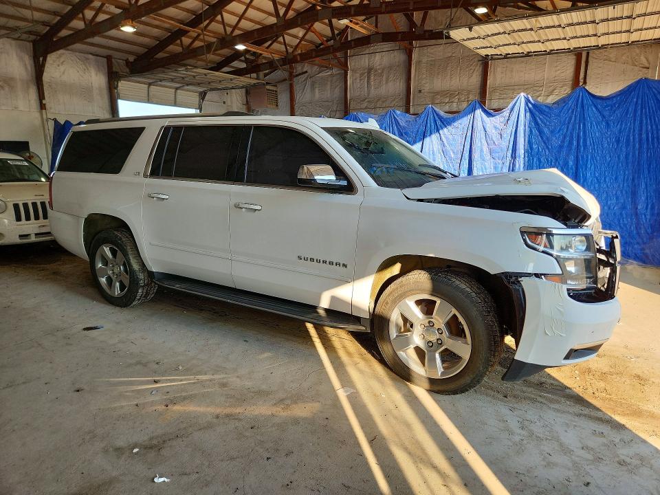Photo 4 from auction – 2016 CHEVROLET SUBURBAN with VIN 1GNSKJKC0GR239108