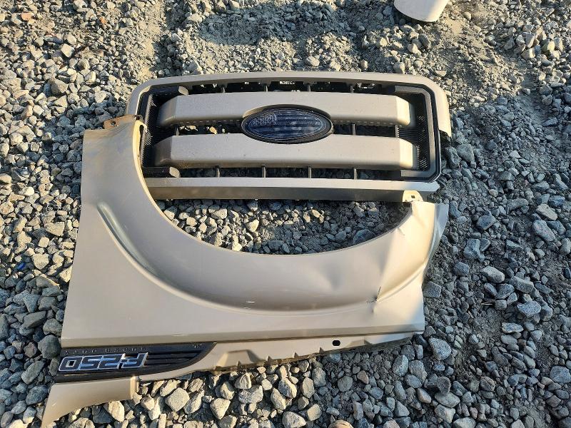 Photo 13 from auction – 2004 FORD EXCURSION with VIN 1FMNU42P34ED59116