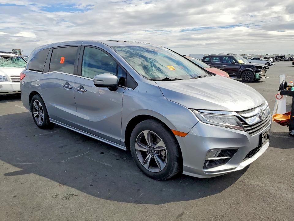 Photo 4 from auction – 2018 HONDA ODYSSEY with VIN 5FNRL6H84JB065013