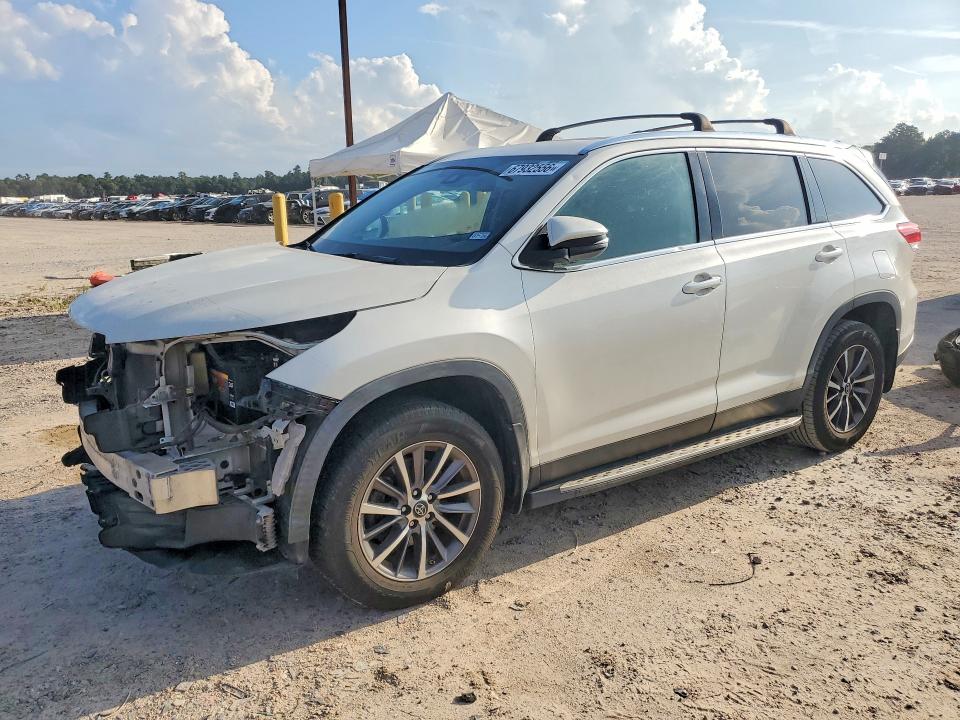 TOYOTA HIGHLANDER 2019 with VIN 5TDKZRFH0KS565235 - Photo from auction