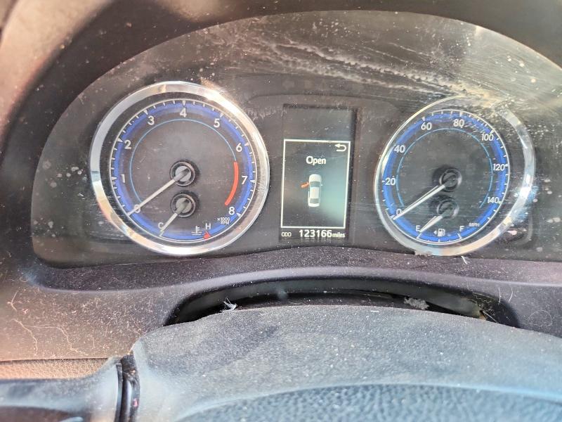 Photo 9 from auction – 2017 TOYOTA COROLLA with VIN 5YFBURHE9HP649377