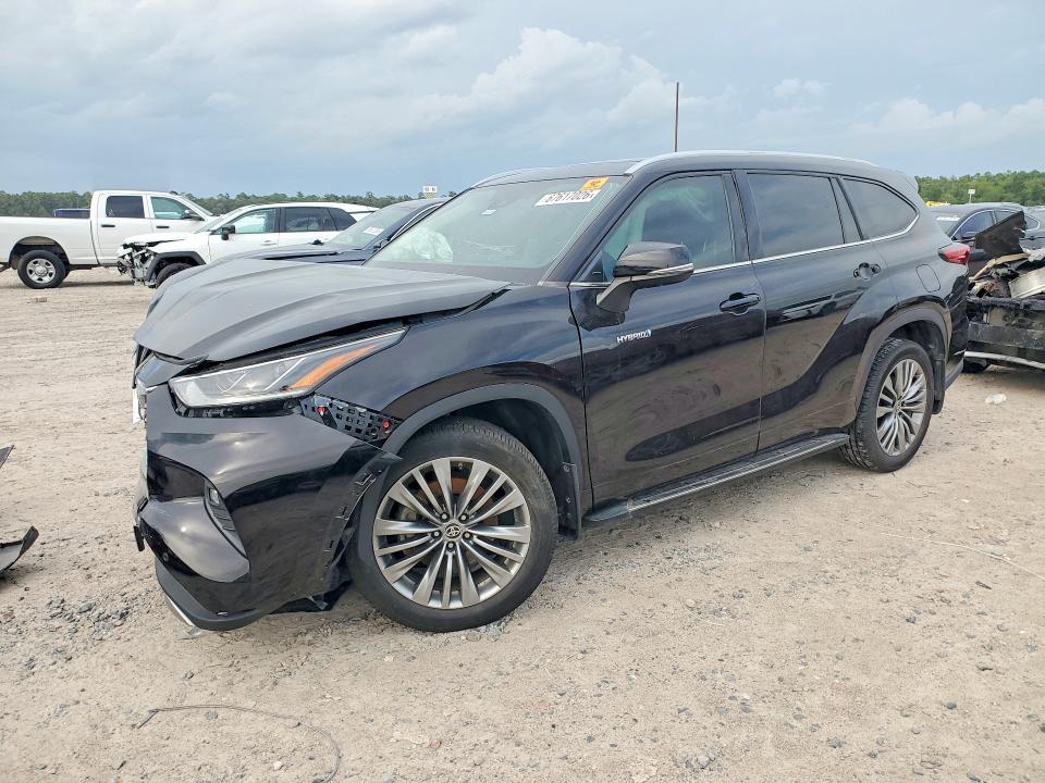 TOYOTA HIGHLANDER 2021 with VIN 5TDFARAH8MS006079 - Photo from auction