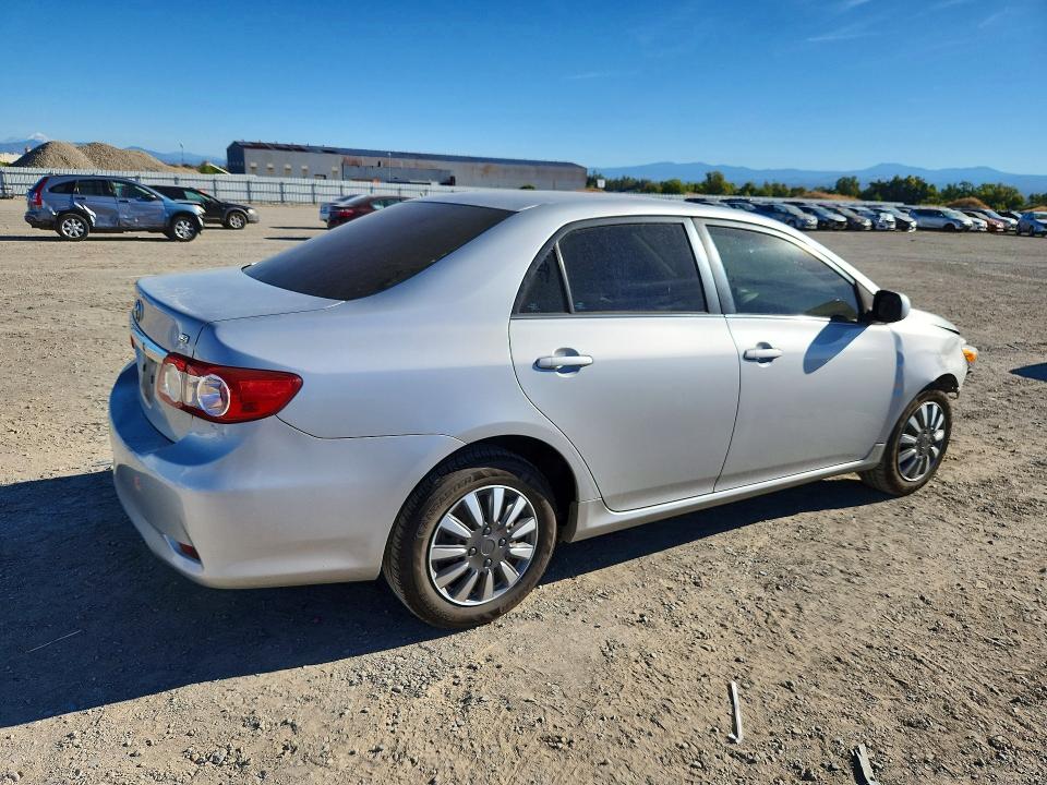 Zdjęcie 3 z aukcji – 2013 TOYOTA COROLLA z VIN 2T1BU4EE7DC006849