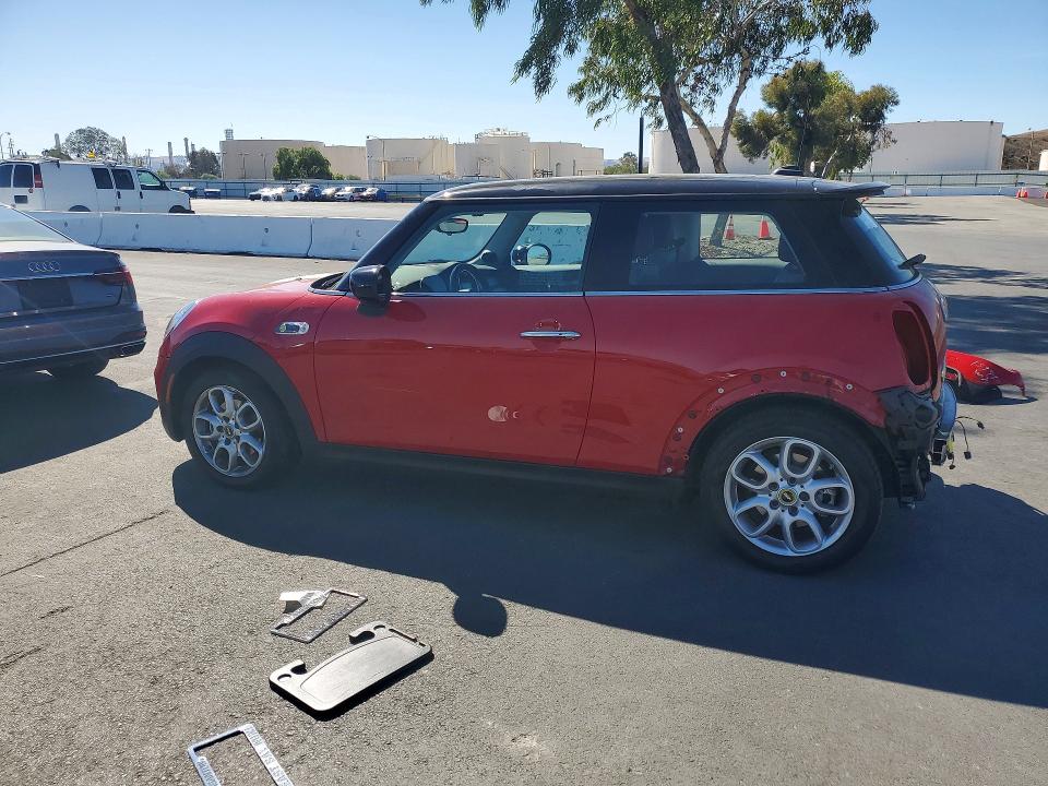 Photo 2 from auction – 2021 MINI COOPER with VIN WMWXP3C05M2N34089