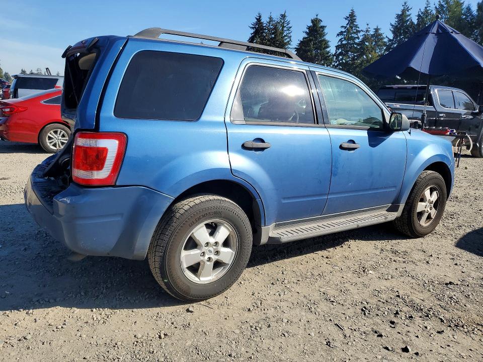 Photo 3 from auction – 2010 FORD ESCAPE with VIN 1FMCU0D76AKA31120