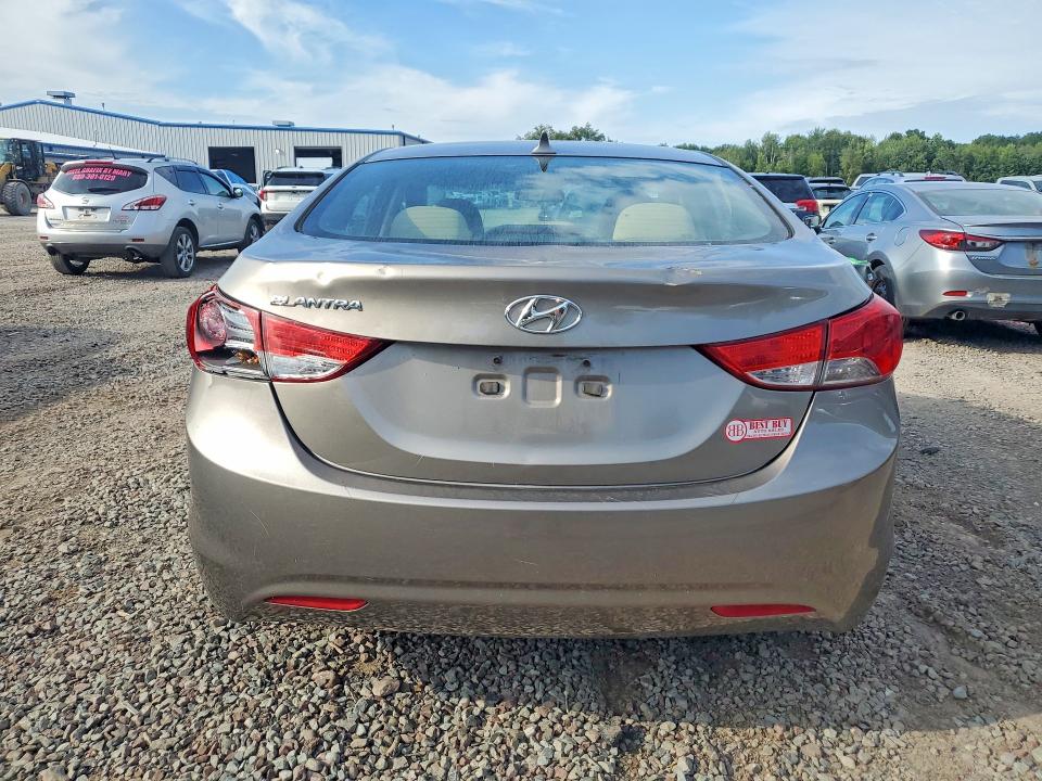 Снимка 6 от търг – 2013 HYUNDAI ELANTRA с VIN 5NPDH4AEXDH315229