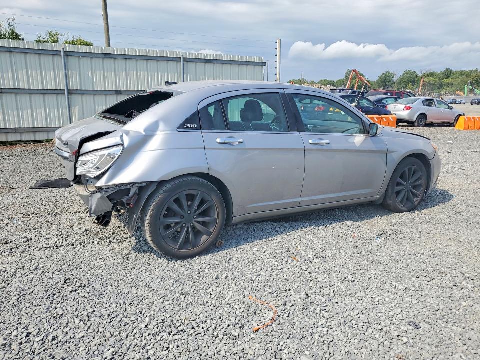 Photo 3 from auction – 2014 CHRYSLER 200 with VIN 1C3CCBCG4EN152855