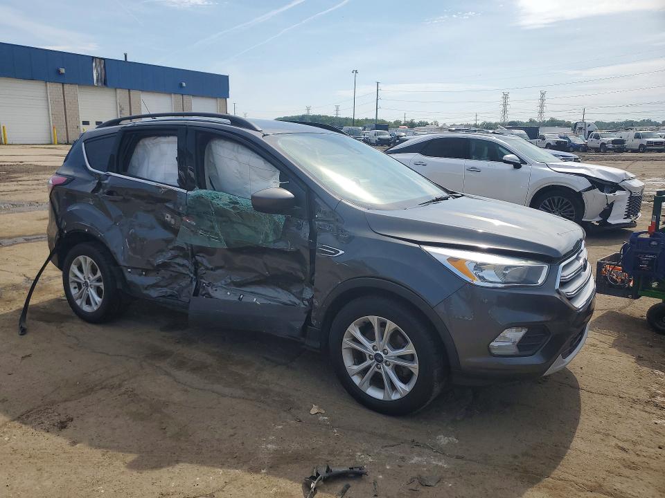 Photo 4 from auction – 2018 FORD ESCAPE with VIN 1FMCU0GD9JUC02822