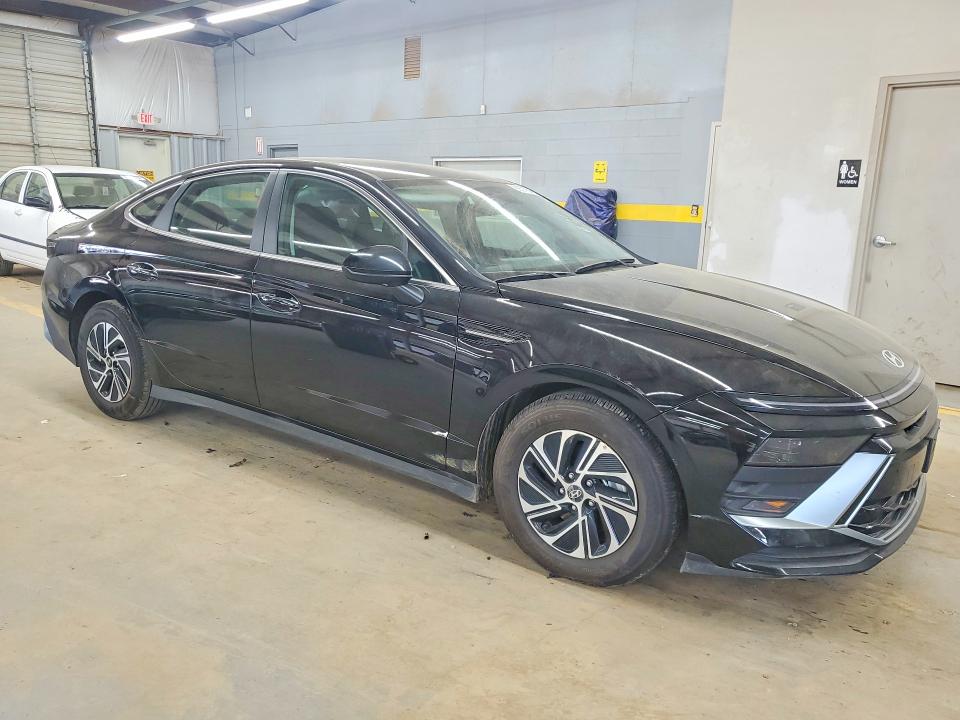 Снимка 4 от търг – 2026 HYUNDAI SONATA HYBRID с VIN KMHL24JJ7TA165303