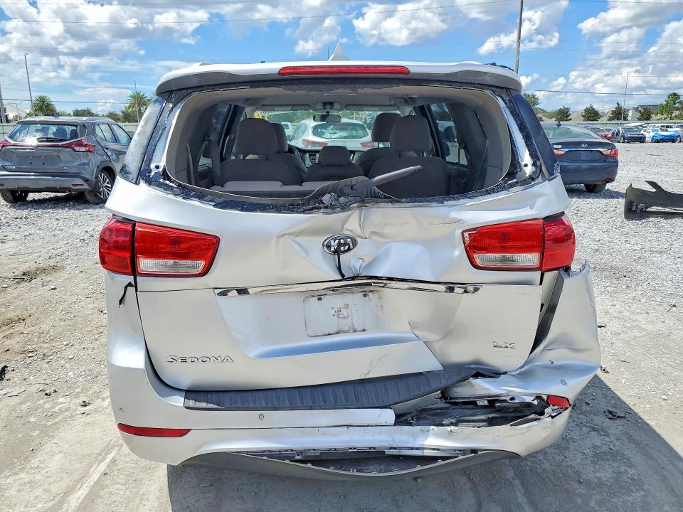 Photo 6 from auction – 2016 KIA SEDONA with VIN KNDMB5C17G6162907