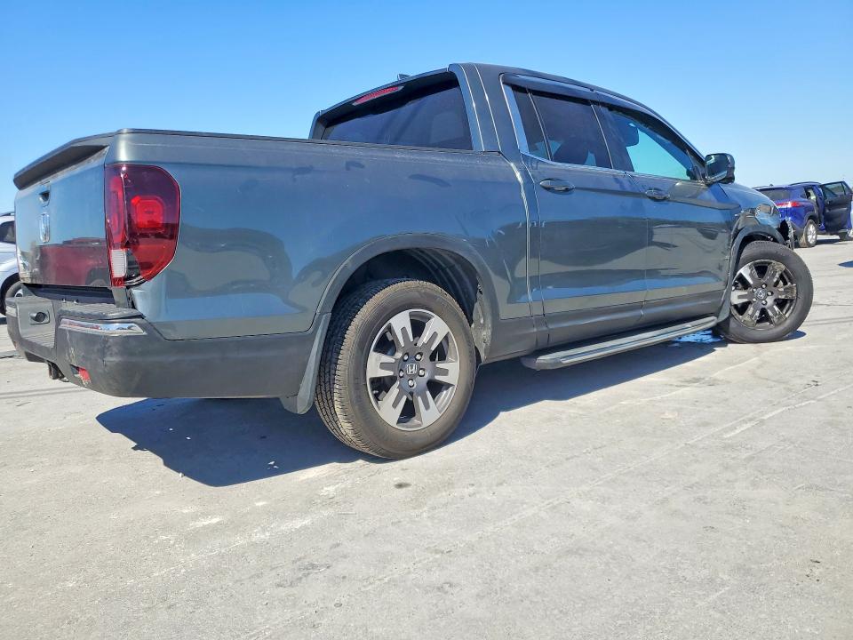 Снимка 3 от търг – 2017 HONDA RIDGELINE с VIN 5FPYK2F65HB011066