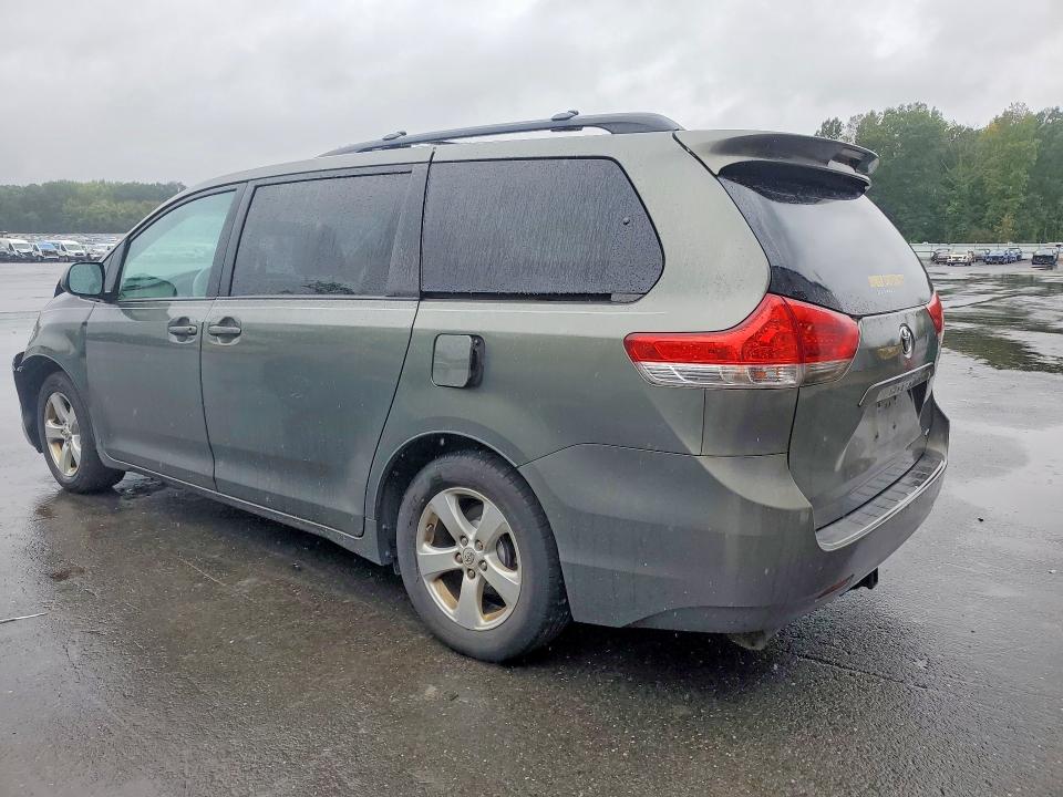 Снимка 2 от търг – 2011 TOYOTA SIENNA с VIN 5TDKK3DC2BS086002