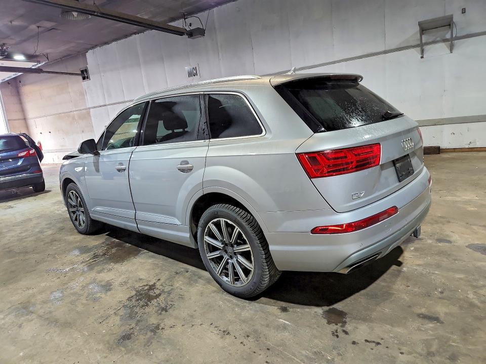 Zdjęcie 2 z aukcji – 2017 AUDI Q7 z VIN WA1VABF79HD011192