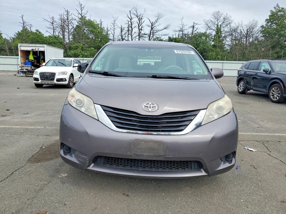 Photo 5 from auction – 2014 TOYOTA SIENNA with VIN 5TDKK3DC8ES515308