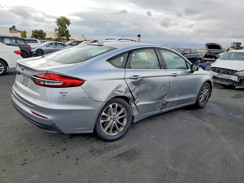 Photo 3 from auction – 2020 FORD FUSION with VIN 3FA6P0H73LR154851