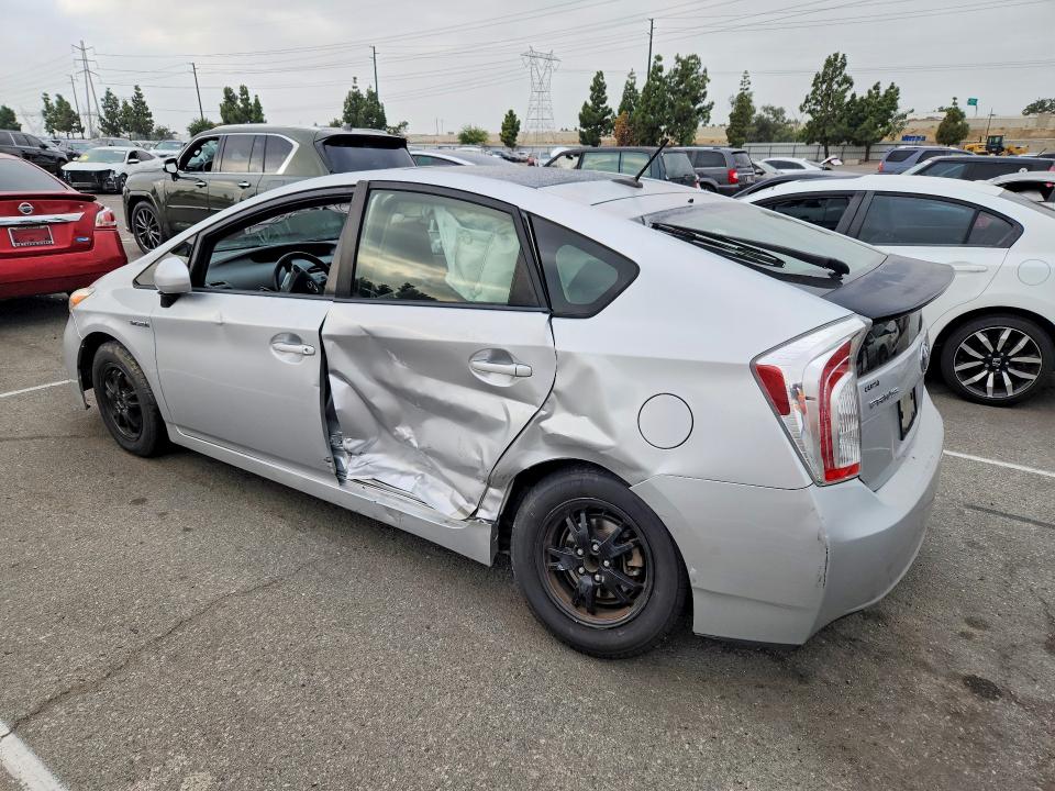 Photo 2 from auction – 2013 TOYOTA PRIUS with VIN JTDKN3DU1D5652272