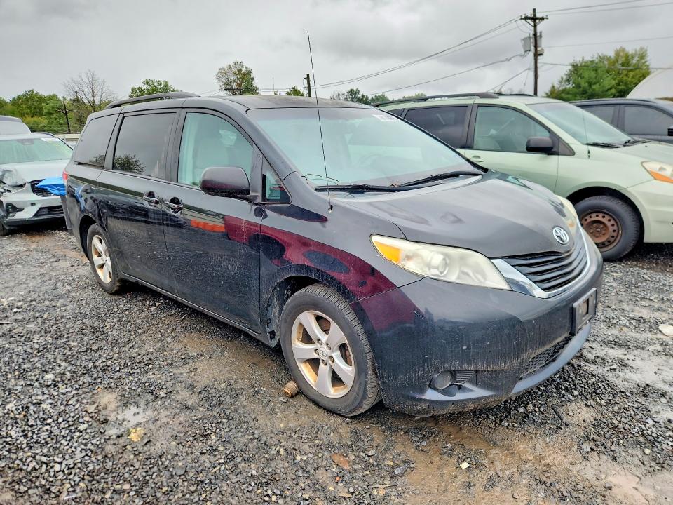 Photo 4 from auction – 2011 TOYOTA SIENNA with VIN 5TDKK3DCXBS026386