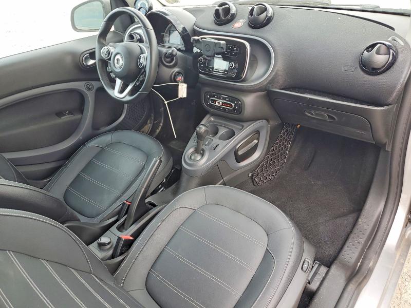 Photo 8 from auction – 2017 SMART FORTWO with VIN WMEFJ9BA4HK235018