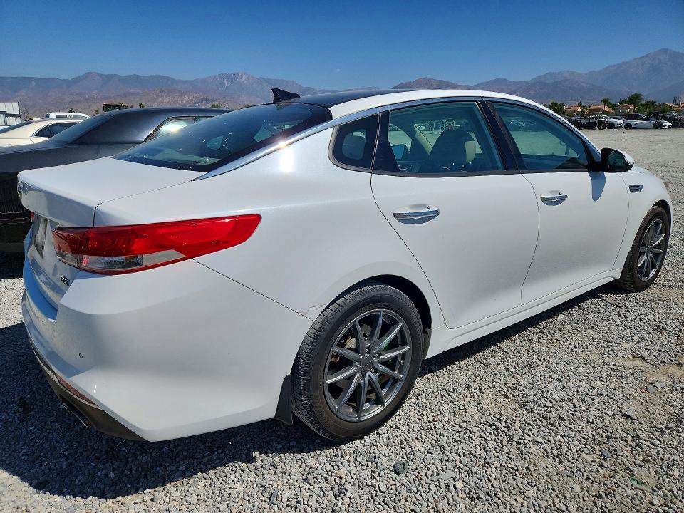 Photo 3 from auction – 2017 KIA OPTIMA with VIN 5XXGU4L34HG157718