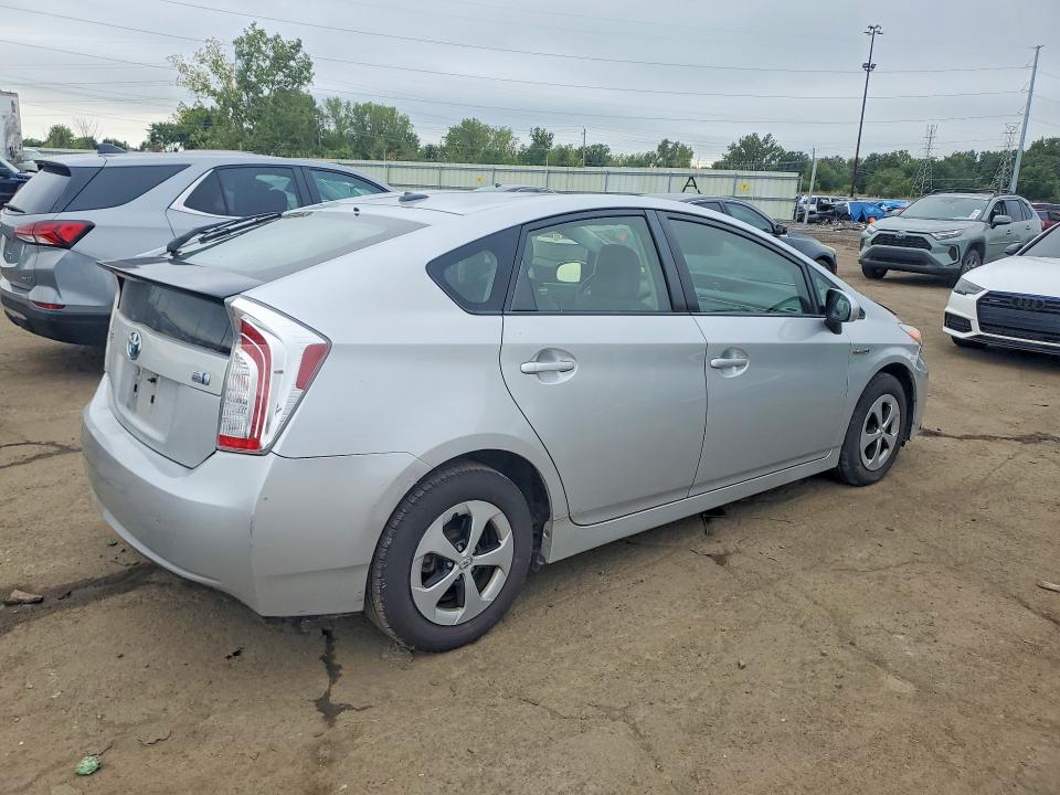 Фото 3 с аукциона – 2015 TOYOTA PRIUS с VIN JTDKN3DU2F0394988
