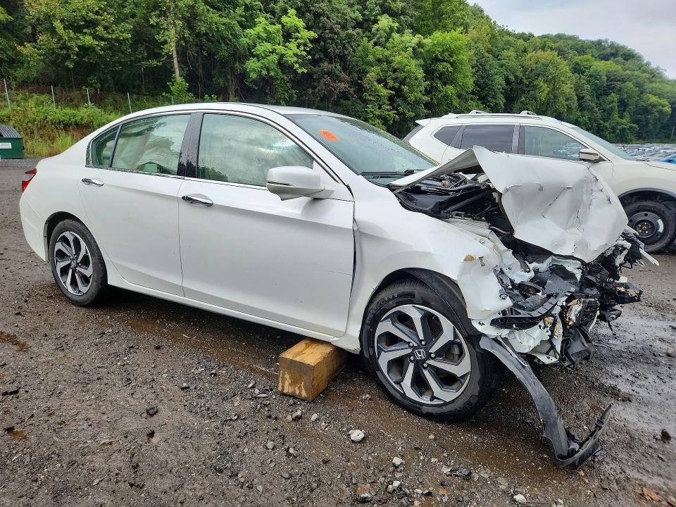 Photo 4 from auction – 2017 HONDA ACCORD with VIN 1HGCR3F00HA036239