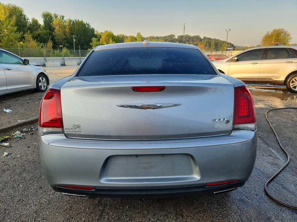 Foto 6 de la subasta – 2015 CHRYSLER 300 con VIN 2C3CCABG3FH876011
