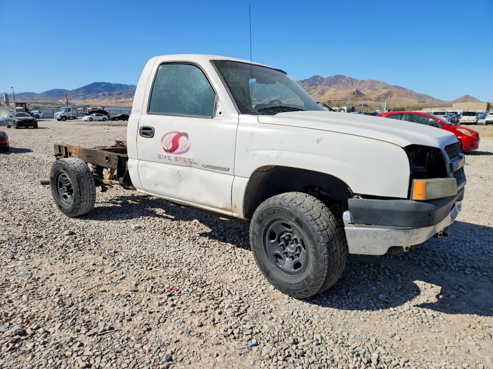 Photo 4 from auction – 2004 CHEVROLET SILVERADO with VIN 1GBHC24U84E334681
