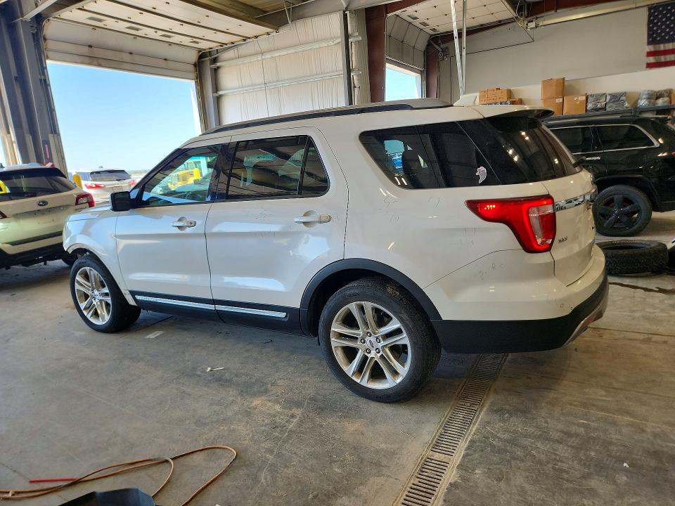 Снимка 2 от търг – 2017 FORD EXPLORER с VIN 1FM5K7D82HGB90424