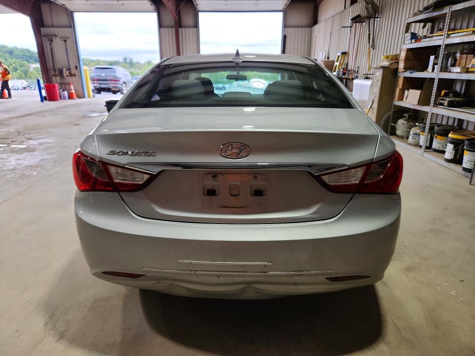Photo 6 from auction – 2011 HYUNDAI SONATA with VIN 5NPEB4AC1BH194043