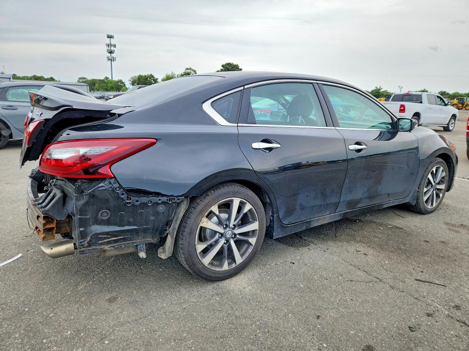 Photo 3 from auction – 2017 NISSAN ALTIMA with VIN 1N4AL3AP4HN357808
