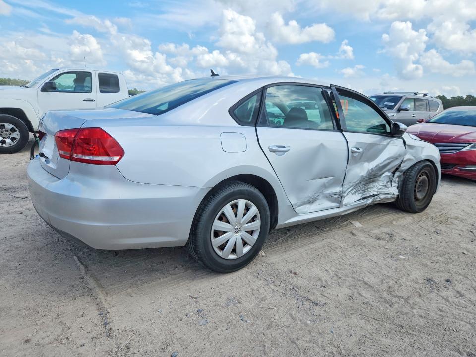 Снимка 3 от търг – 2012 VOLKSWAGEN PASSAT с VIN 1VWAH7A37CC035018
