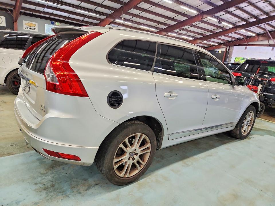 Photo 3 from auction – 2016 VOLVO XC60 with VIN YV4612RK0G2842470