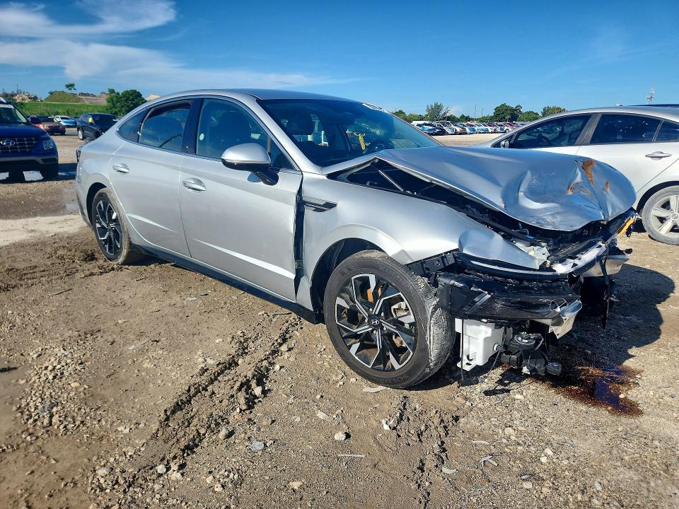 Photo 4 from auction – 2025 HYUNDAI SONATA with VIN KMHL64JA2SA511860